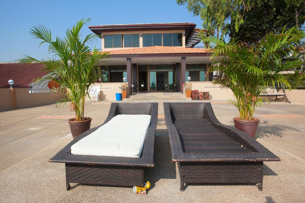 Sea Breeze Guest House Cha-Am Exterior photo
