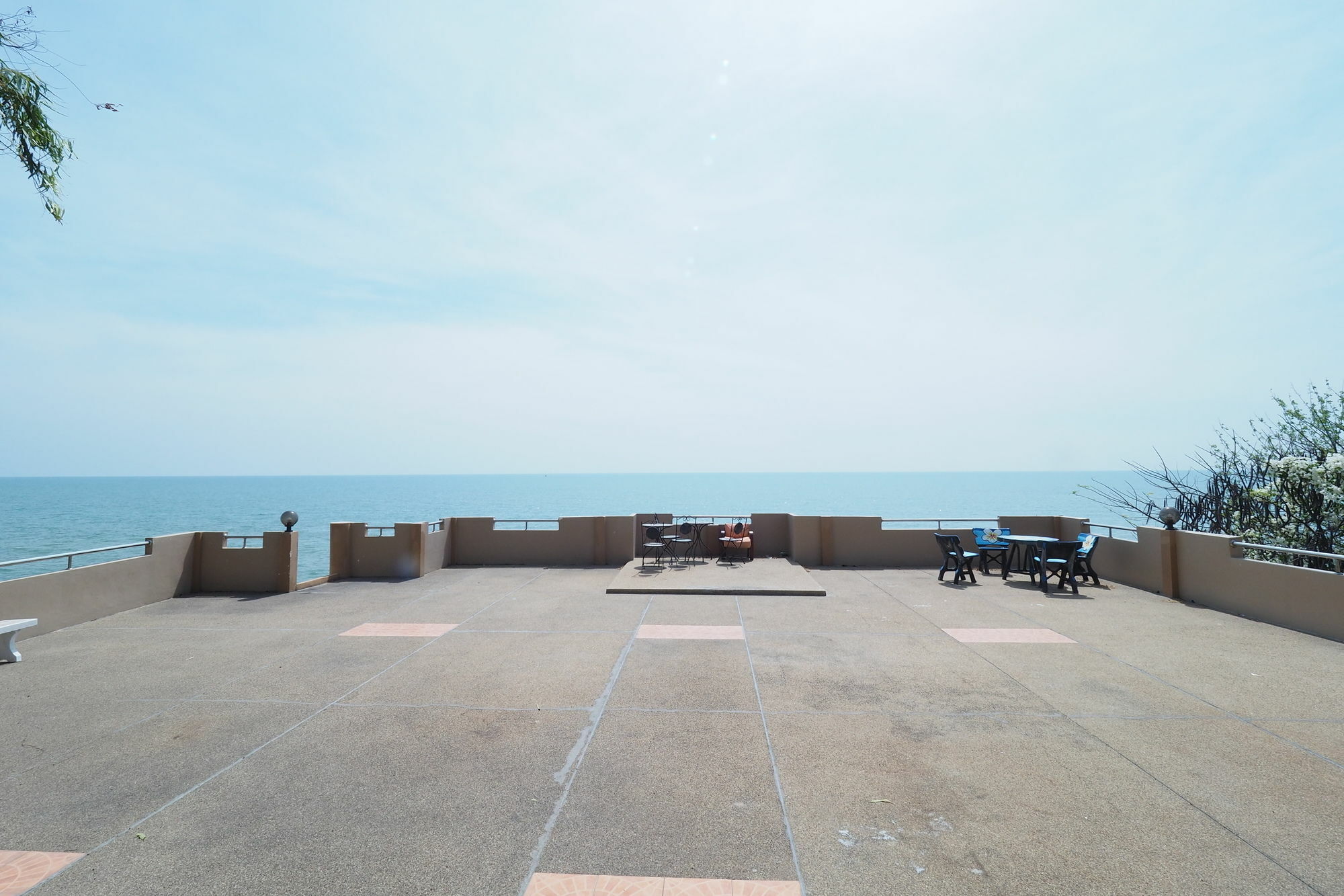Sea Breeze Guest House Cha-Am Exterior photo
